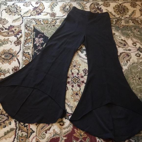 Masseys Black Ruffled Hem High-Low Flare Pants size Small - Picture 5 of 10
